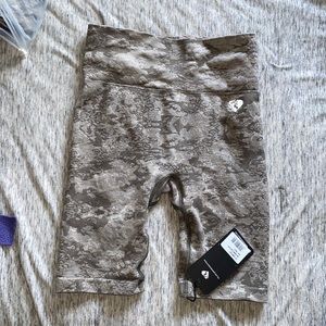 Brand:women’s best size:medium color:camo green